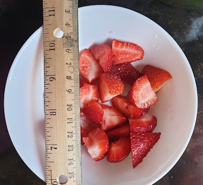 A plate of strawberries Description automatically generated with low confidence