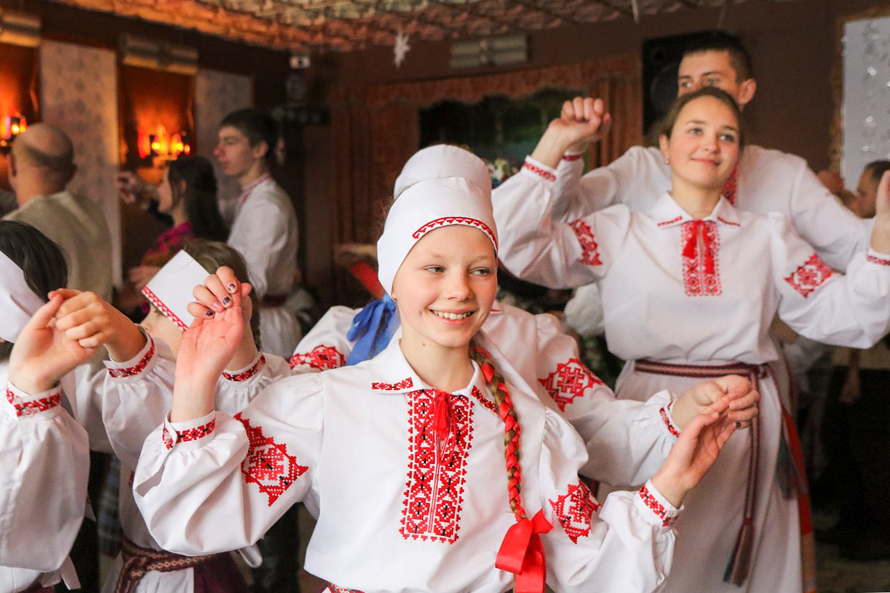 Православные традиции белорусского народа. Белорусские традиции. Праздники в Беларуси. Белоруссия традиции и праздники. Дзяды обряд.