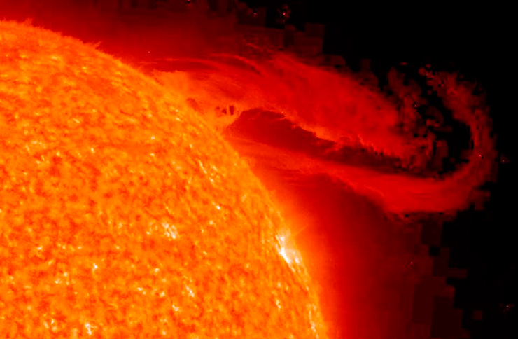 Эруптивный протуберанец на Солнце 29 сентября 2008 г. в линии ионизованного гелия. Фото STEREO Project, NASA.jpg